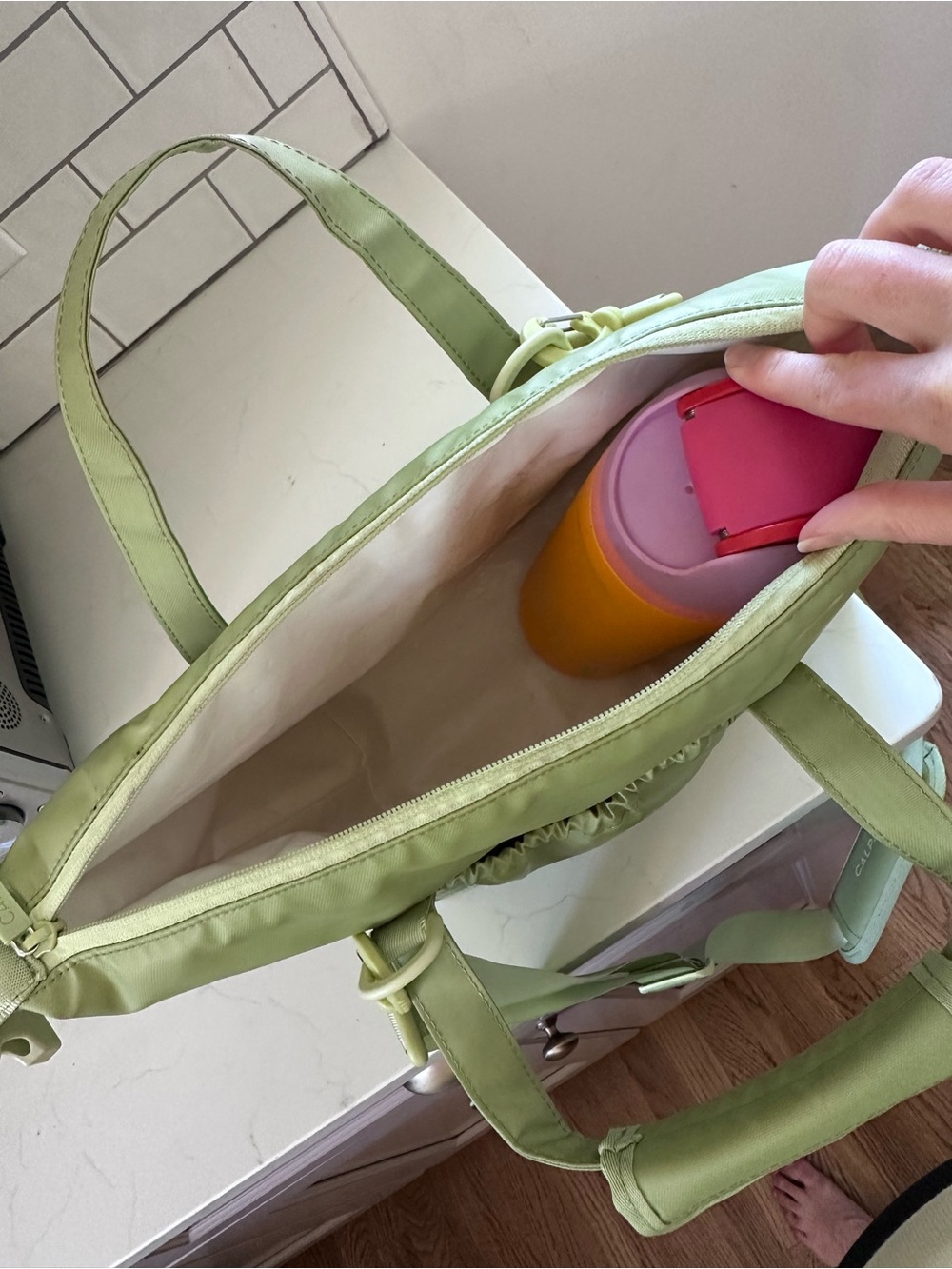 Calpack Insulated 8L Soft-Sided Cooler in green - Picture 4 of 4